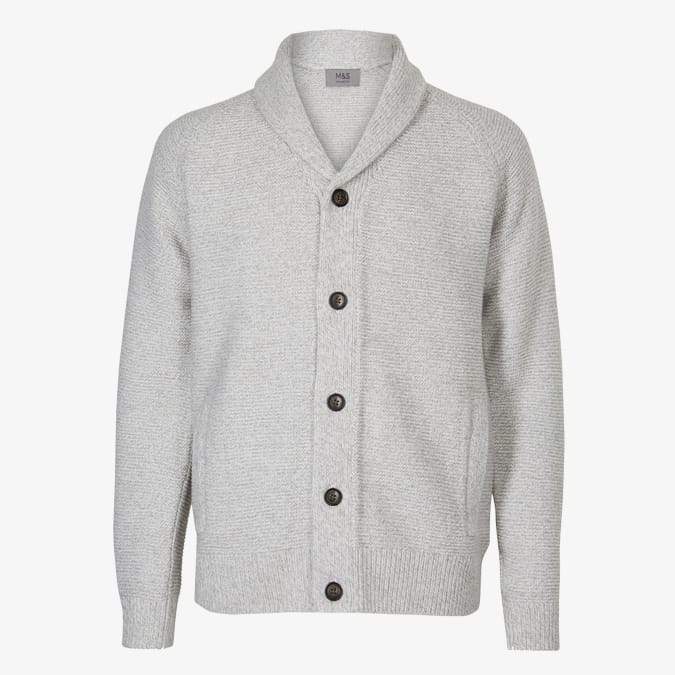 10 chiếc quần áo nam mà mọi người nên có cho ss19 5 Áo len choàng họa tiết