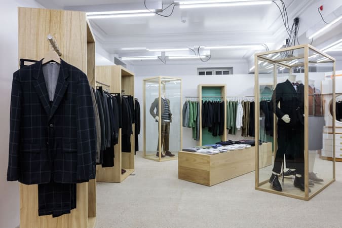 Cửa hàng new dover street market: 18-22 haymarket, london, sw1y 4dg