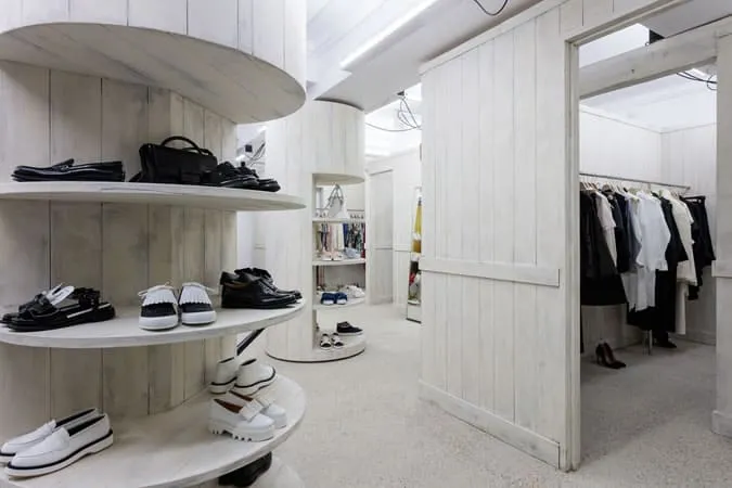 Cửa hàng new dover street market: 18-22 haymarket, london, sw1y 4dg