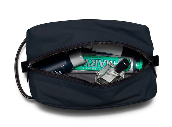Những bộ quần áo nam mới tốt nhất để mua ngay bây giờ 10 Away dopp kit