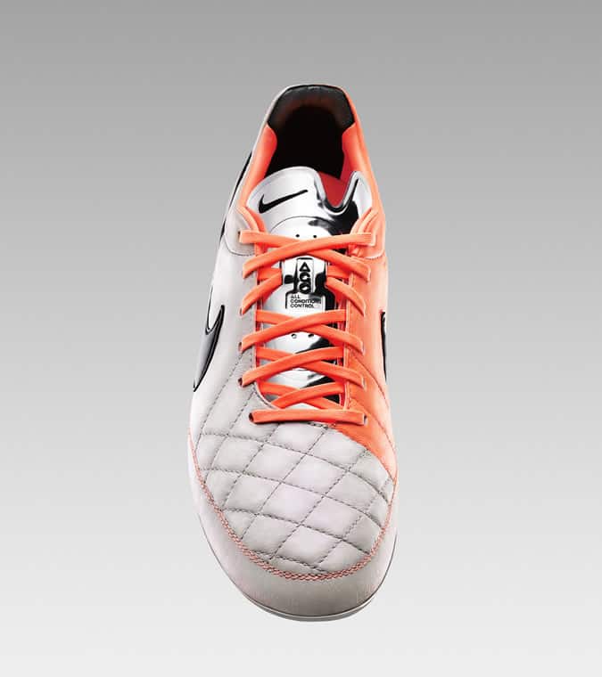 Nike tiempo v và tiempo