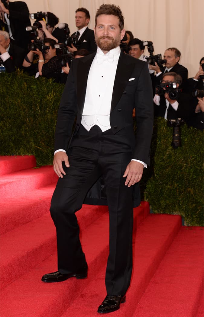 Quy tắc ăn mặc cà vạt trắng dành cho nam: trang phục là gì và mặc như thế nào 2 Bradley cooper white tie