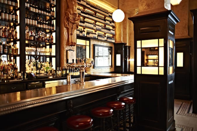 Ngày của cha trị giá 150. 000 bảng anh trọn vẹn với máy bay phản lực riêng 12 Balthazar - bar 2 - credit david loftus - copy