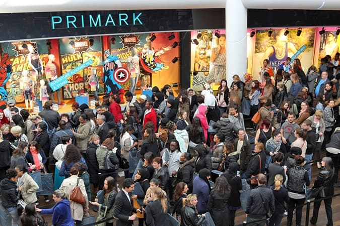 Hàng đợi cho một cửa hàng primark