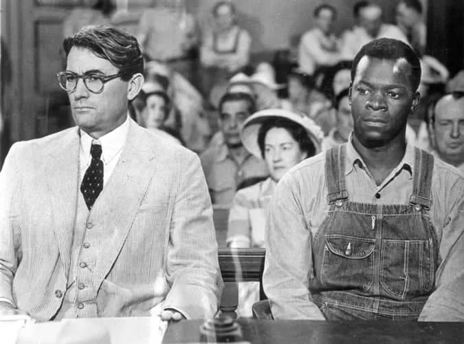 Gregory peck mặc bộ đồ seersucker vào vai atticus finch trong to kill a mockingbird (1962)