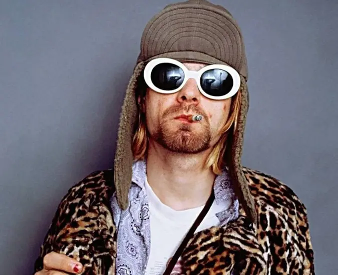 Kurt cobain đeo kính râm trắng của christian roth