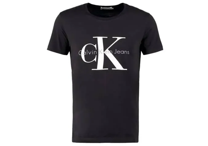 Áo phông in hình quần bò của calvin klein