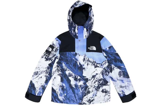 Những chiếc áo khoác gore-tex tốt nhất bạn có thể mua vào năm 2022 4 Supreme the north face mountain parka blue / white