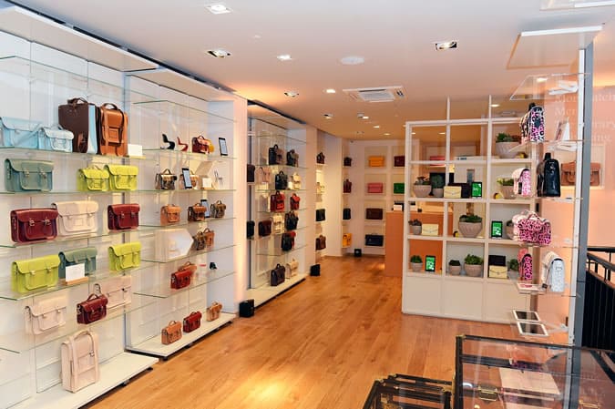 Cửa hàng hàng đầu mới của công ty cambridge satchel ở london
