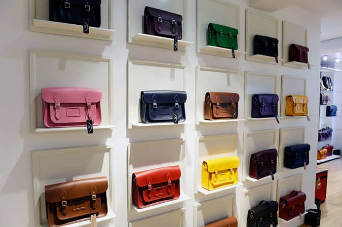 Cửa hàng hàng đầu mới của công ty cambridge satchel ở london