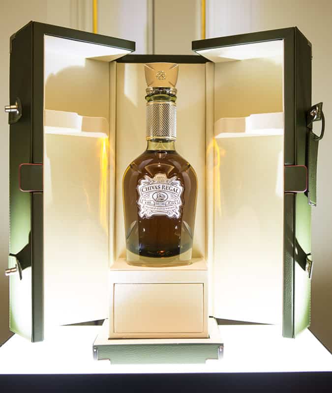 Rượu whisky trị giá 2. 000 bảng của chivas regal chắc chắn không phải để trộn với coke 9 Chivas regal biểu tượng