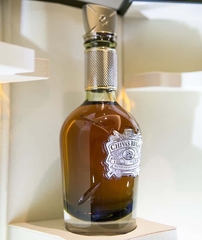 Rượu whisky trị giá 2. 000 bảng của chivas regal chắc chắn không phải để trộn với coke 10 Chivas regal biểu tượng