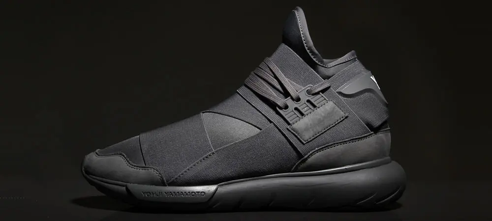 Y-3 ra mắt Qasa toàn màu xám