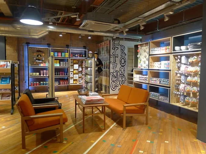Cửa hàng urban outfitters leicester