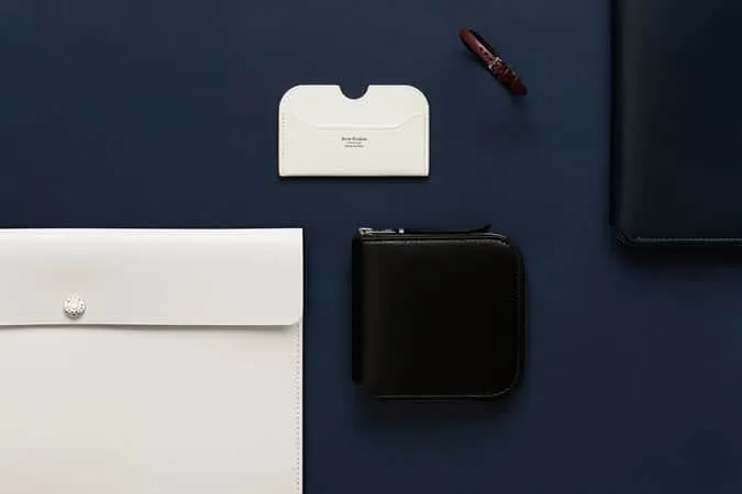 Acne studios ra mắt đồ da