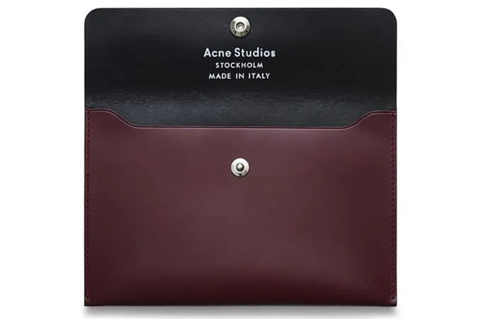 Acne studios ra mắt đồ da