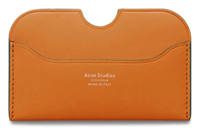 Acne studios ra mắt đồ da