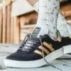 Adidas đã phát hành một đôi giày tập luyện bia và chống nôn