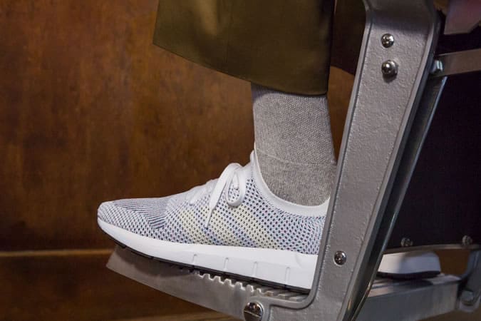 Adidas originals vừa mới loại bỏ một huấn luyện viên mới đánh đòn thương hiệu 1 Bản gốc của adidas