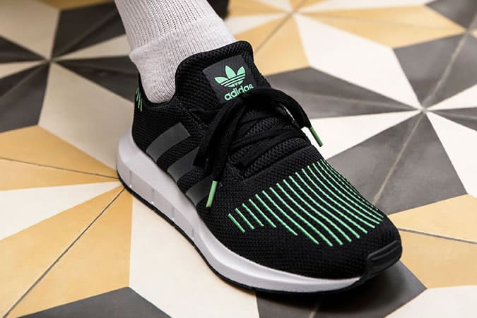 Adidas originals vừa mới loại bỏ một huấn luyện viên mới đánh đòn thương hiệu 11 Bản gốc của adidas
