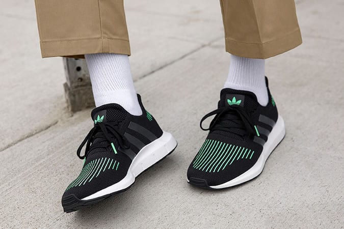 Adidas originals vừa mới loại bỏ một huấn luyện viên mới đánh đòn thương hiệu 12 Bản gốc của adidas