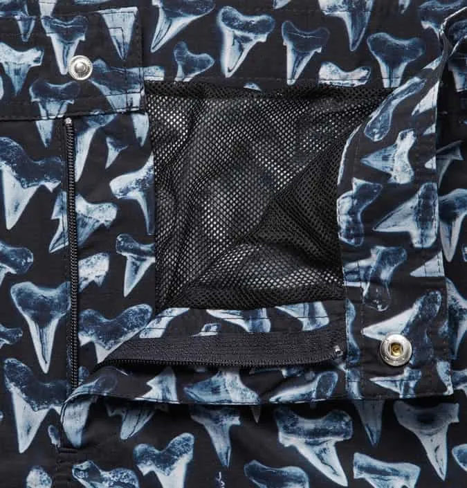 Quần short in hình răng cá mập của paul smith