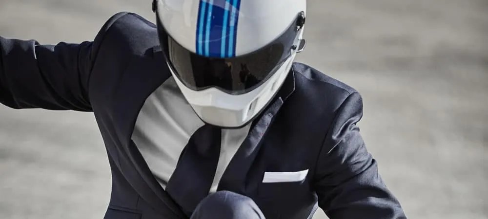 Bộ đồ đua xe Hackett và Williams này khiến thời trang nhanh đến xấu hổ
