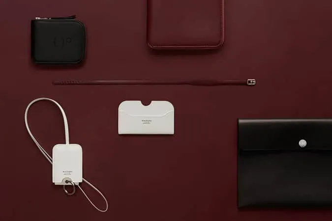 Acne studios ra mắt đồ da