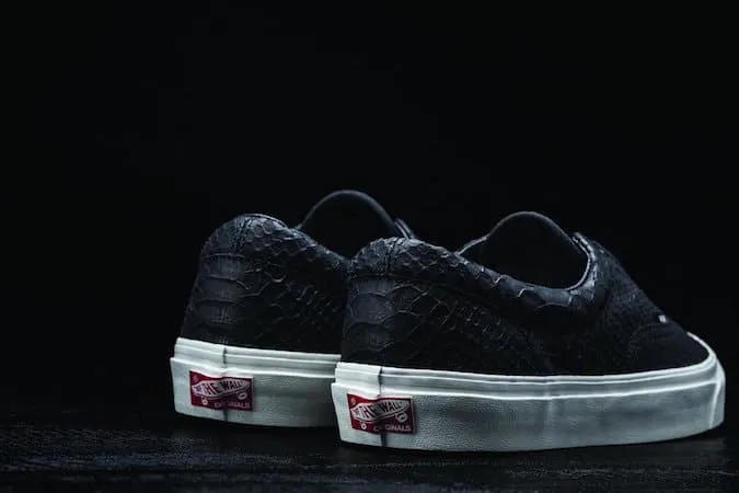 Black-leather-anaconda-trainer