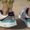 Các huấn luyện viên le coq sportif thơm mùi dừa đã sẵn sàng để lướt ván