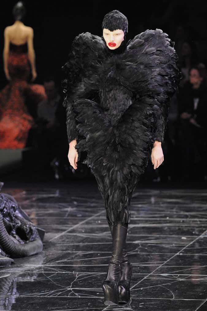 Alexander mcqueen: triển lãm vẻ đẹp savage 1 Alexander mcqueen: triển lãm savage beauty đến london