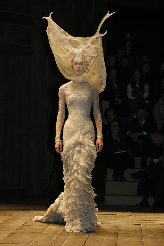 Alexander mcqueen: triển lãm vẻ đẹp savage 11 Alexander mcqueen: triển lãm savage beauty đến london