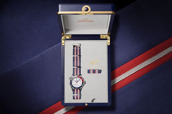 Omega ra mắt đồng hồ james bond phiên bản giới hạn mới 7 Hộp trình bày đồng hồ của chỉ huy omega seamaster