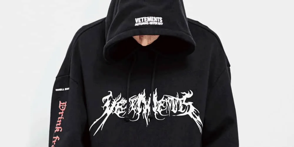 Áo hoodie đen của vetements