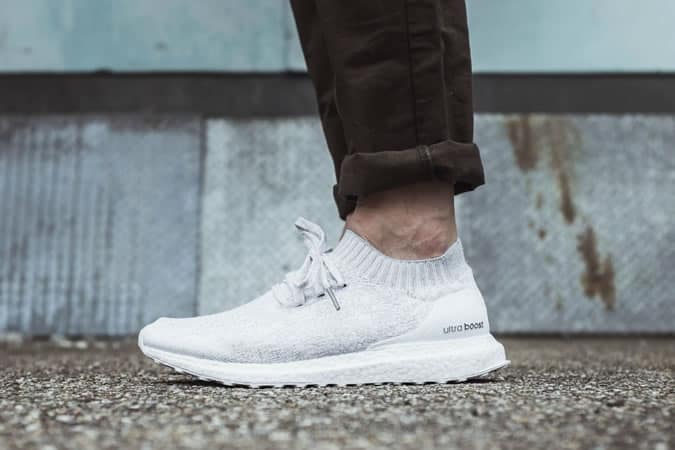 Cái nhìn đầu tiên về adidas ultraboost uncaged triple white 2. 0 4 Giày adidas ultraboost uncaged triple white 2. 0