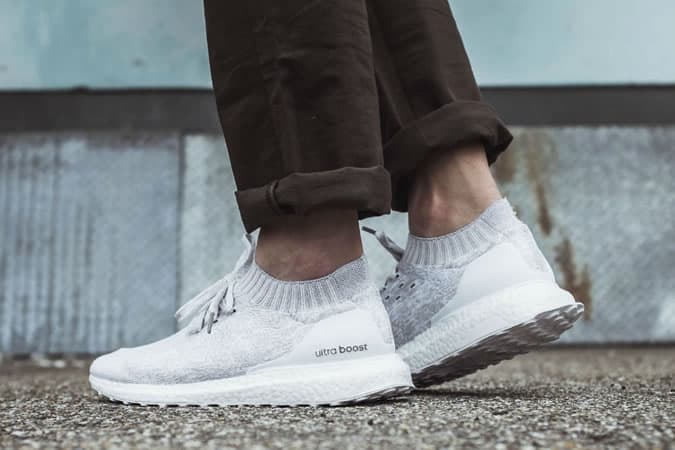 Cái nhìn đầu tiên về adidas ultraboost uncaged triple white 2. 0 5 Giày adidas ultraboost uncaged triple white 2. 0