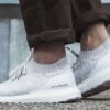 Cái nhìn đầu tiên về adidas ultraboost uncaged triple white 2. 0