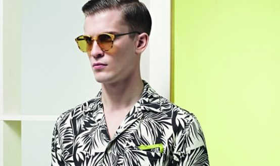 Cách mặc: Áo sơ mi nam in đậm