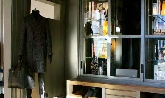 Gieves & Hawkes Mở cửa hàng sách Pop-Up