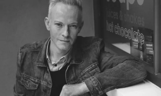 Cái nhìn đầu tiên: Chú rể James Harknett và Go Tan