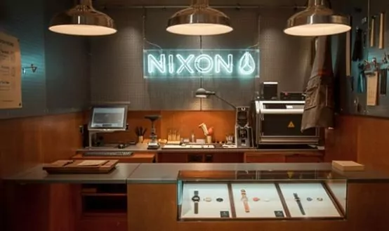 Nixon Mở Cửa hàng trên Phố Newburgh