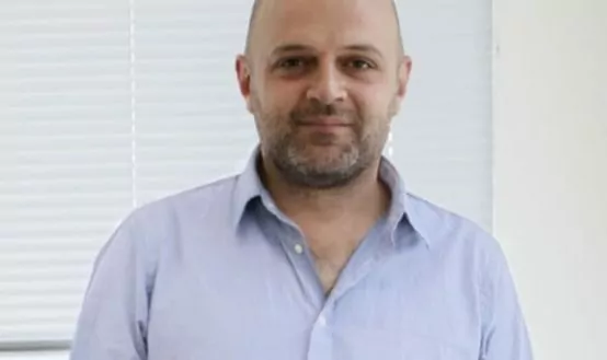 Hussein Chalayan ra mắt dòng quần áo nam