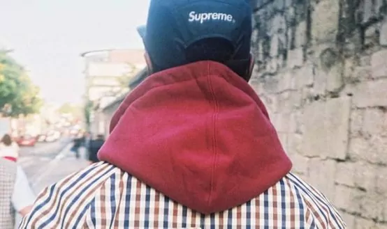 Supreme vừa tiết lộ sự hợp tác bất ngờ với Aquascutum