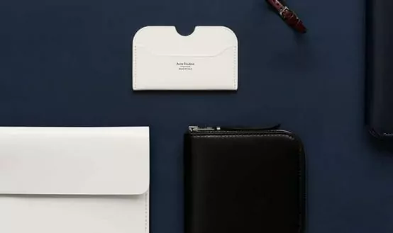 Acne Studios ra mắt đồ da nhỏ