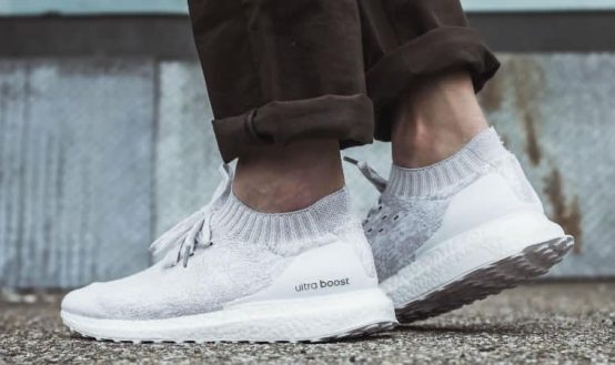 Cái Nhìn Đầu Tiên Về Adidas ultraBOOST Uncaged Triple White 2.0