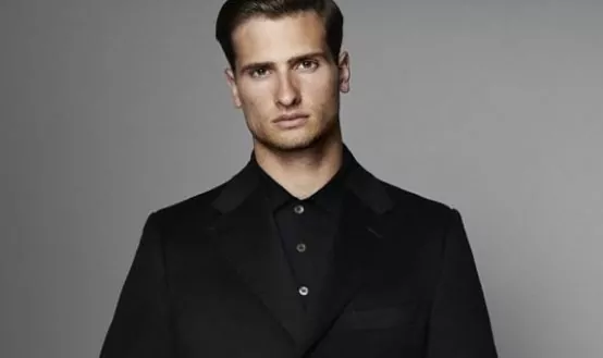 Thom Sweeney mở cửa hàng may sẵn đầu tiên